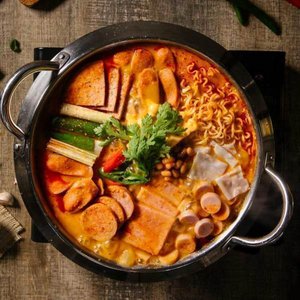 놀부 부대찌개 600g 4팩(+라면사리 2팩) 외 시리즈 (15,770원/무료)