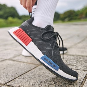 아디다스 남성용 NMD R1 운동화 (18,630원)